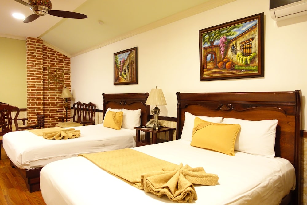 Hotel Platino 12/67