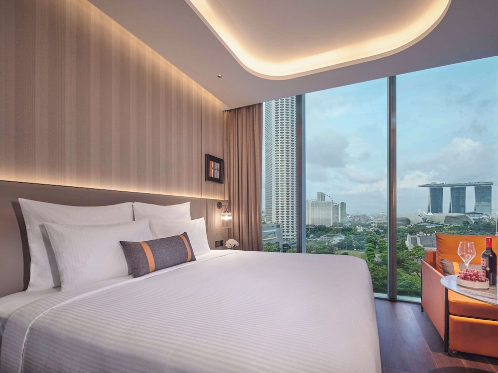 EXECUTIVE, KING BED, CLUB LOUNGE ACCESS