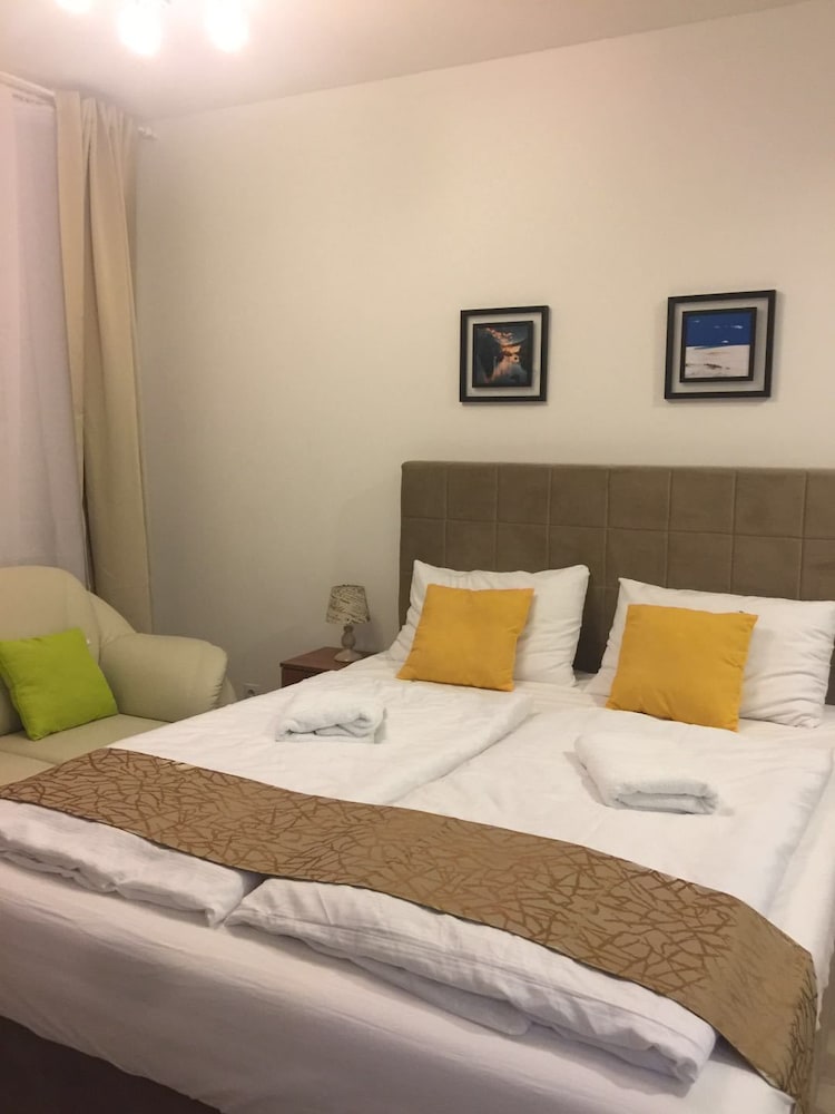 Corvin Rose Apartment Hotel 9/46
