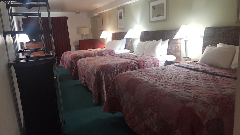 Oyster Bay Inn & Suites 26/70