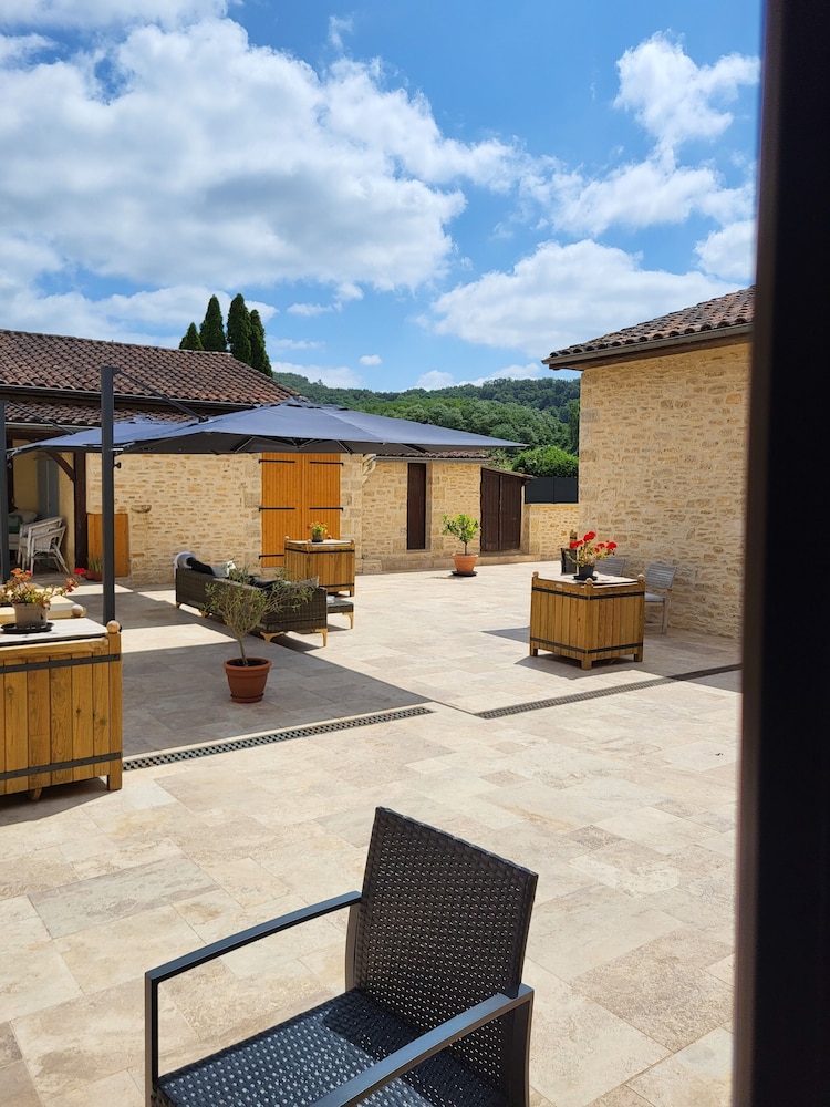 HOTEL L OUSTAL 46/50