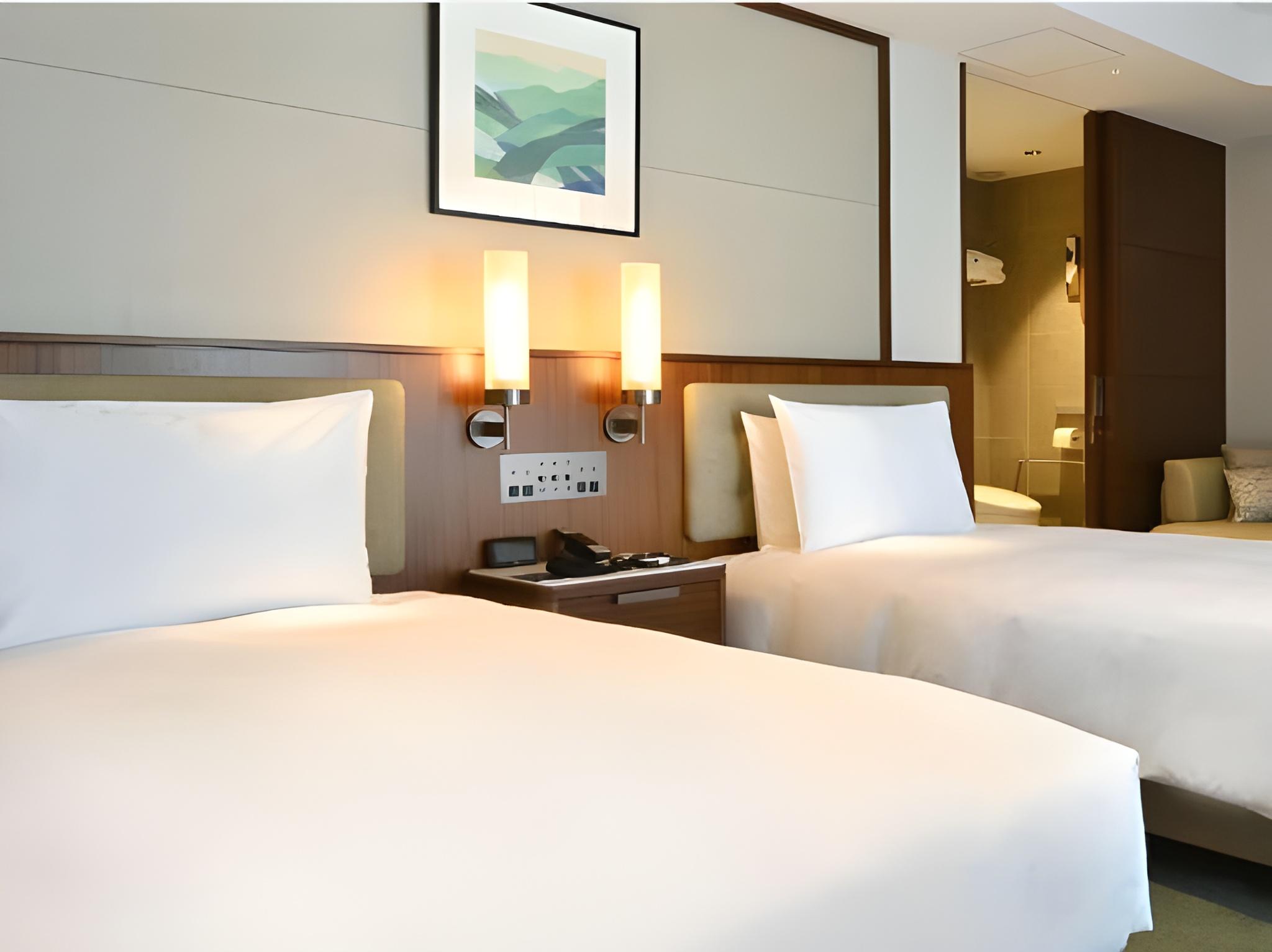 Universal, Modern, Twin Beds