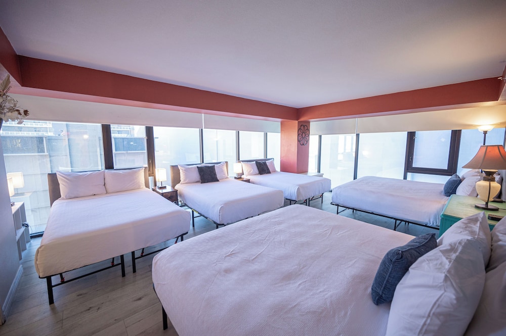 1Bd1Ba w BonusRM Stay Together Suites 21/62