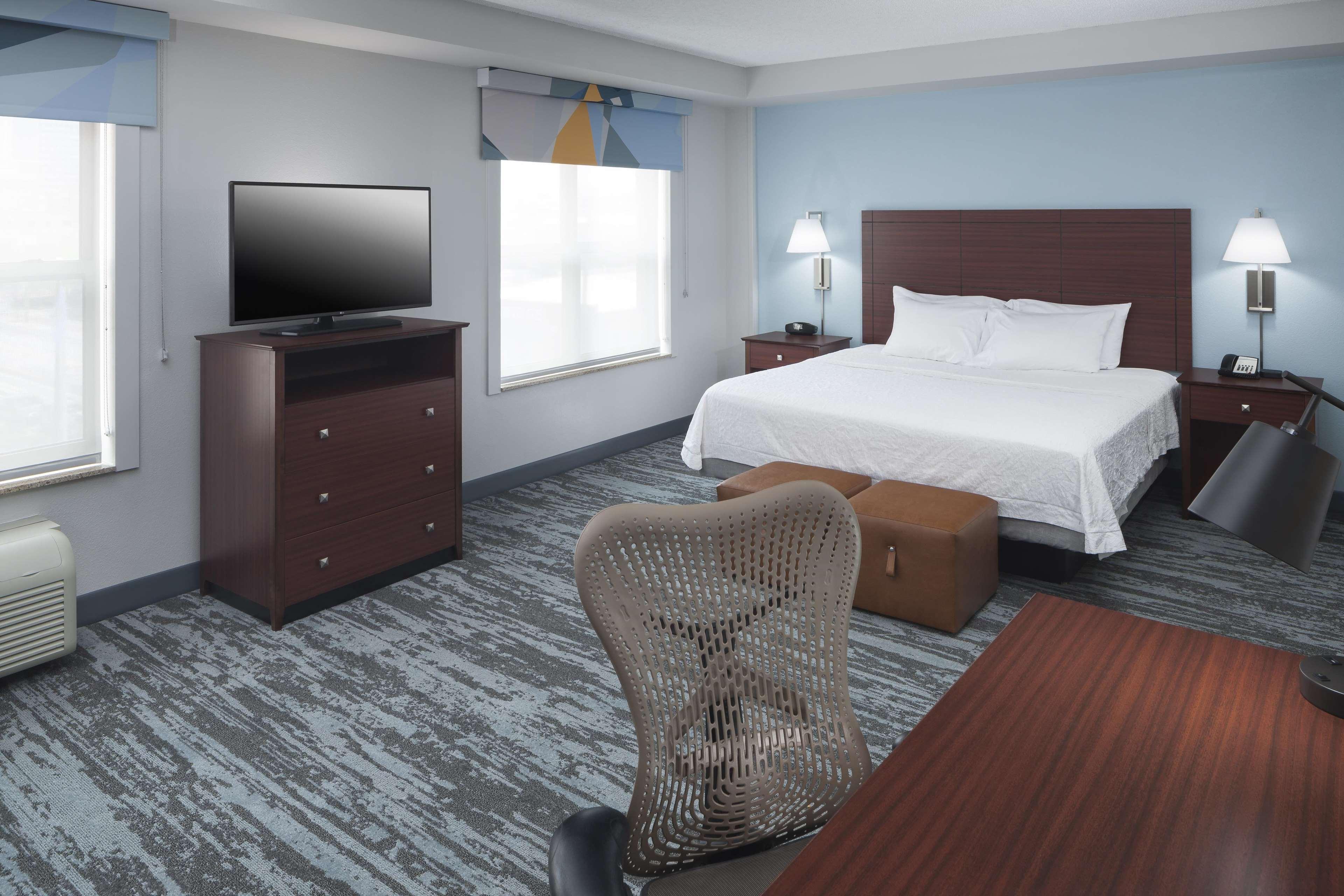 ROOM, KING BED, BALLPARK VIEW