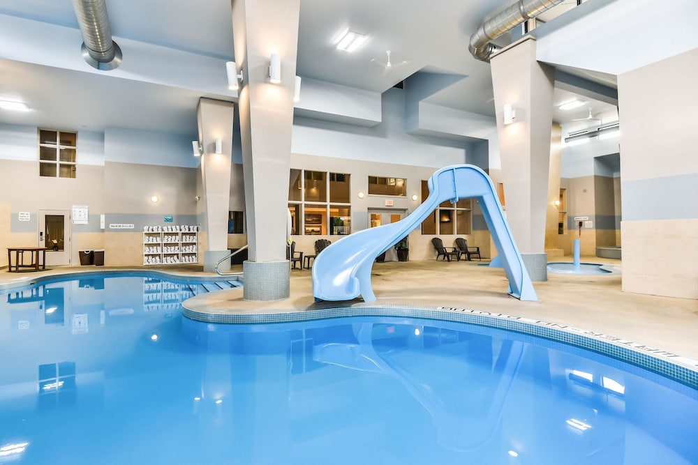 Comfort Inn & Suites Ambassador Bridge 38/39