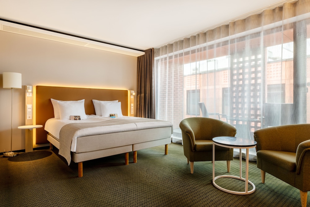 DELUXE, DOUBLE BED