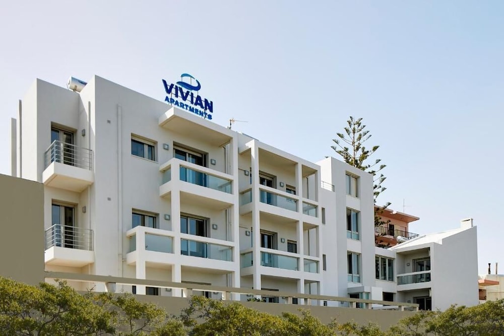 Vivian Art Apartments 2/28