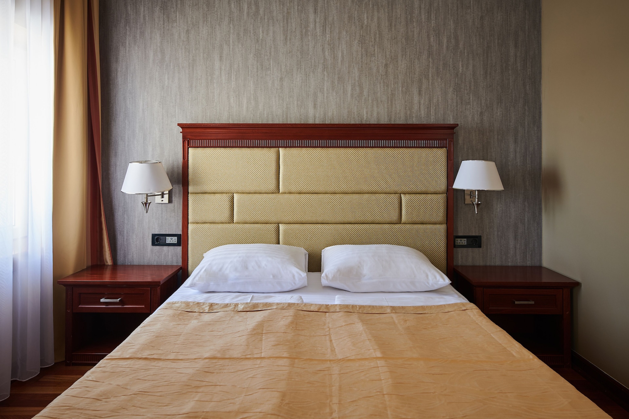 CLASSIC, QUEEN BED