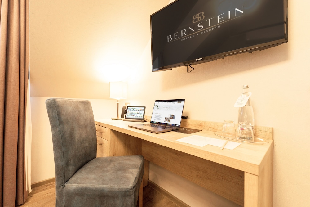 Bernstein Acamed Resort 30/39