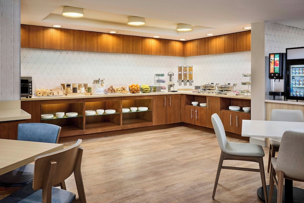 TownePlace Suites by Marriott Mississauga – Airport Corporate Centre 47/63