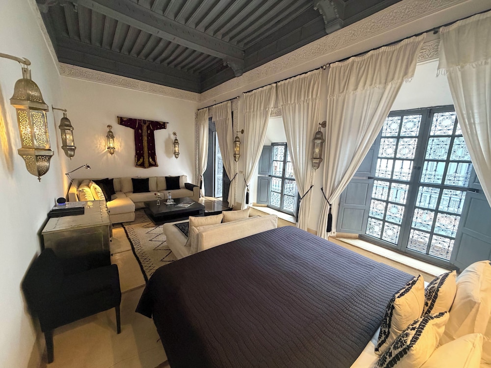 BAY, DELUXE, SUITE