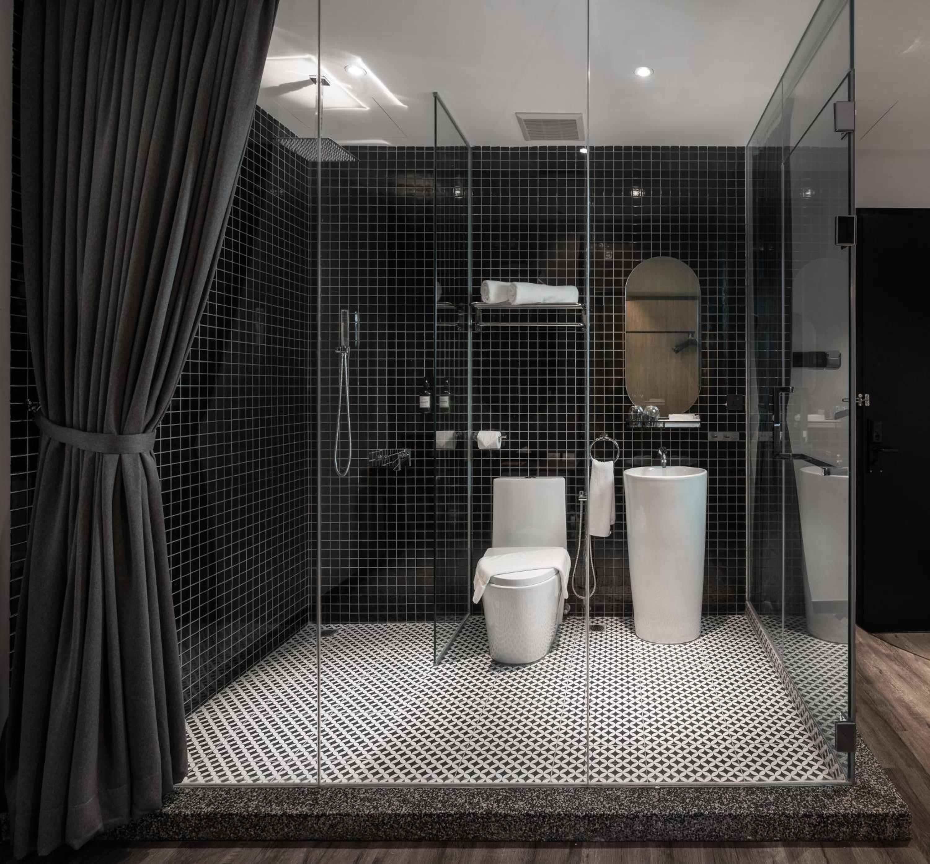 جناح بريميوم بسرير كينج بحوض استحمام، Modern Hotel Georgetown 8/8