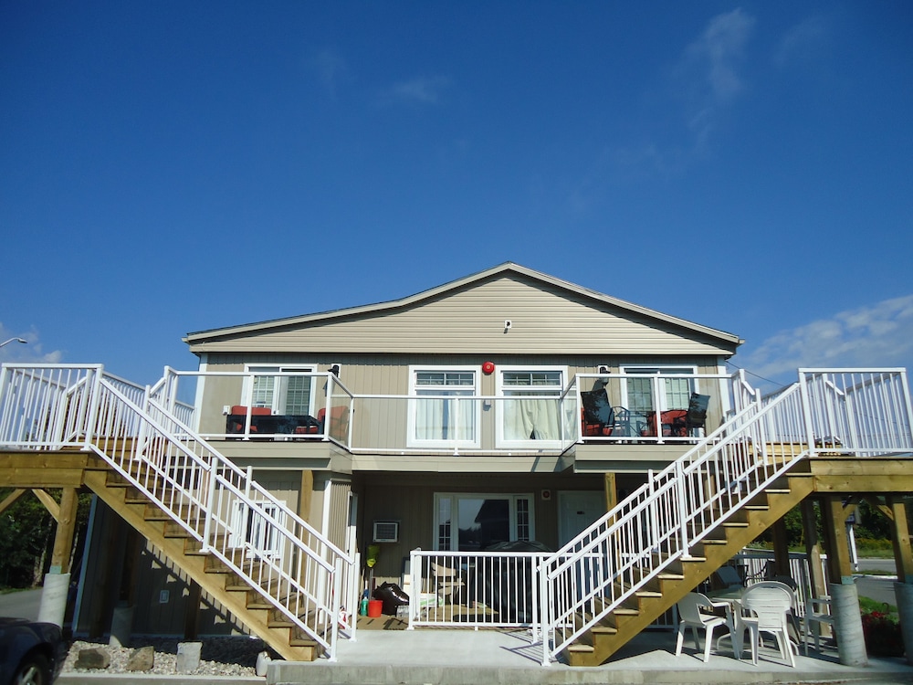 Bayside Inn & Waterfront Suites photo4