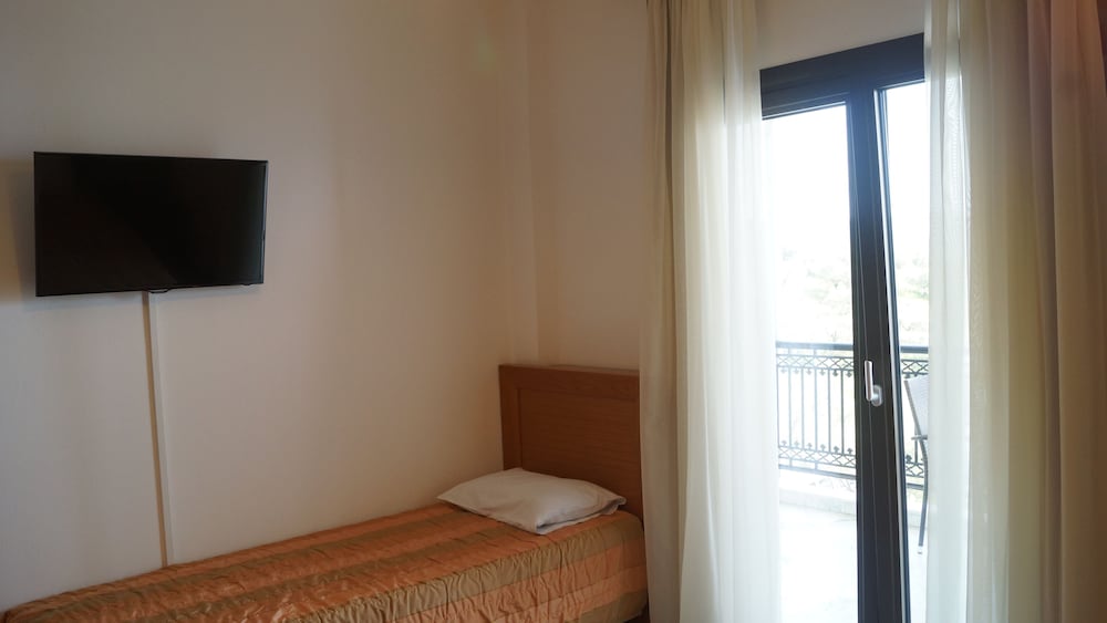 Sunset Hotel 40/69