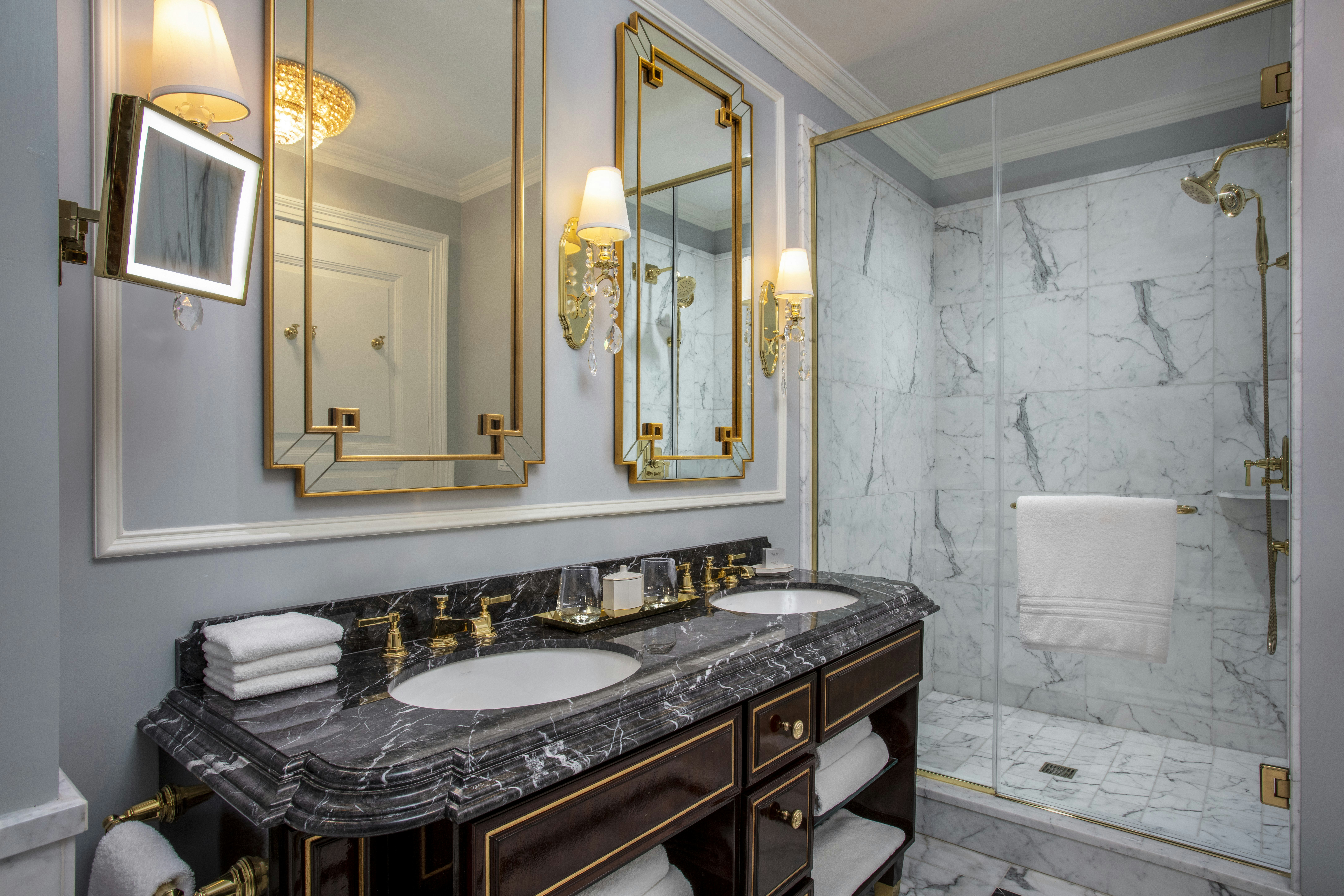 Deluxe King Guestroom، Waldorf Astoria Washington DC 2/2