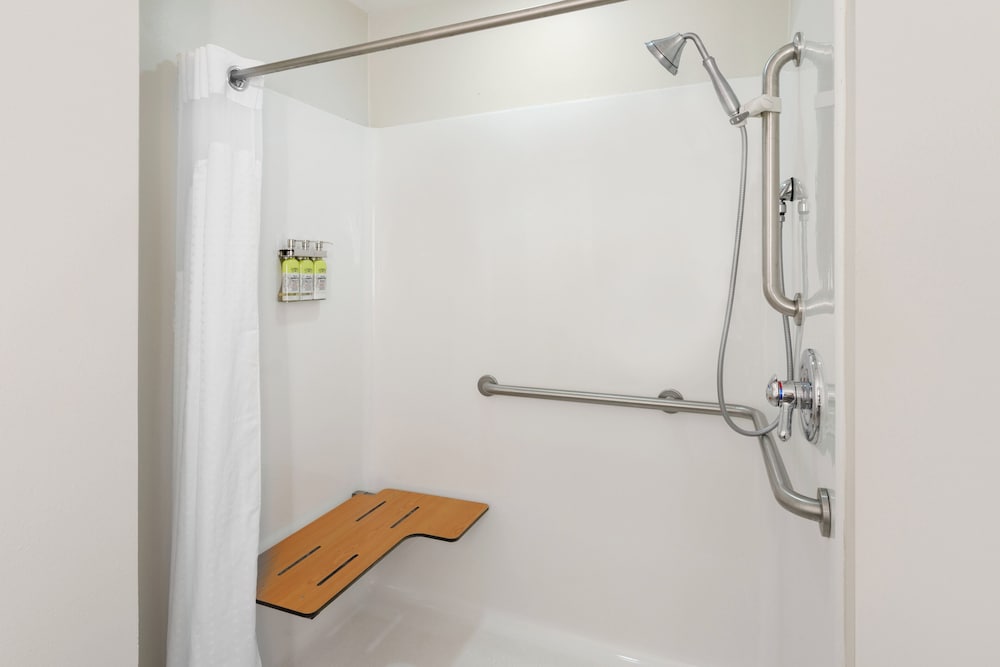 Holiday Inn Express Hotel Suites Searcy 49/50