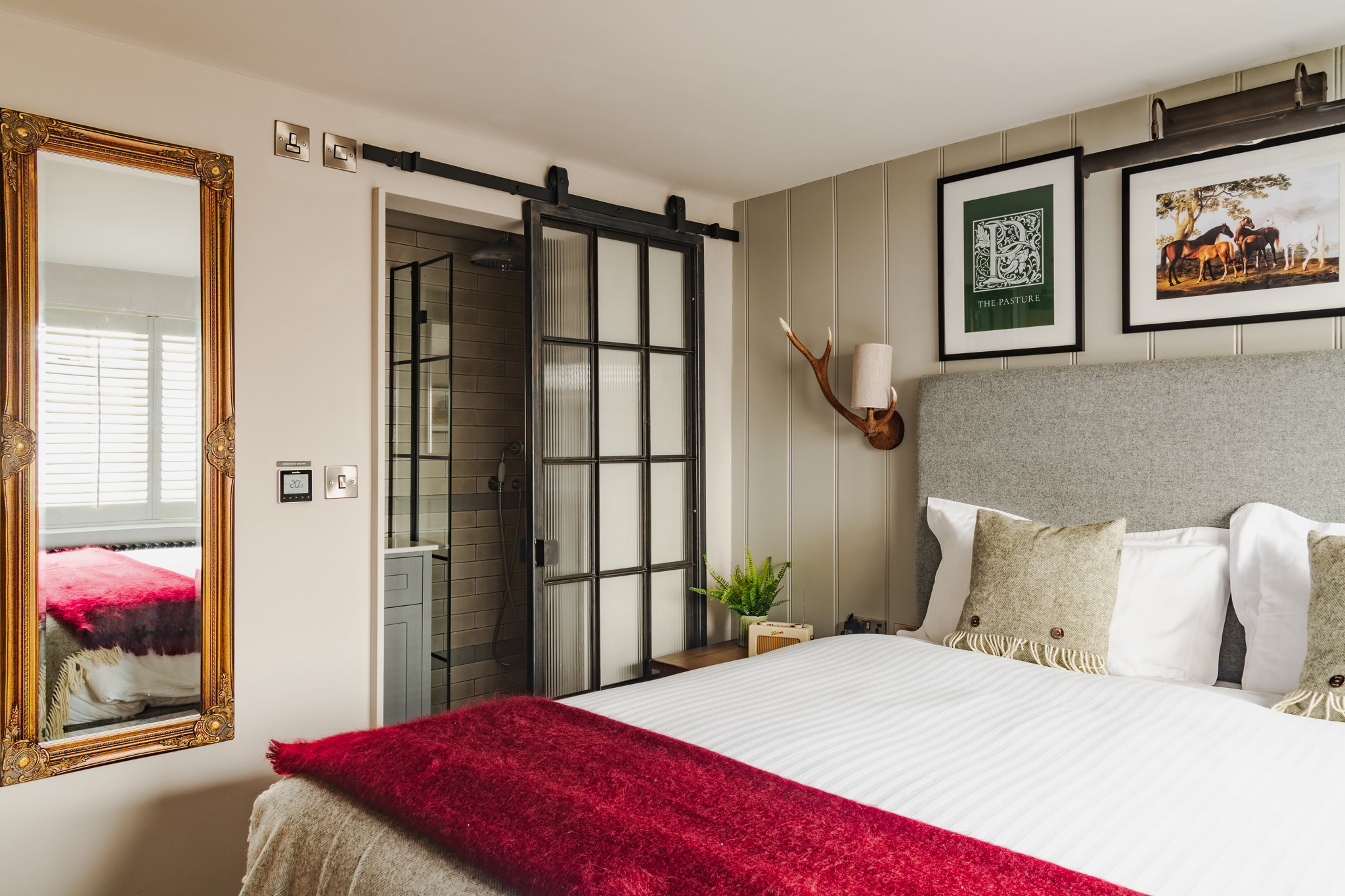 Deluxe, King Bed