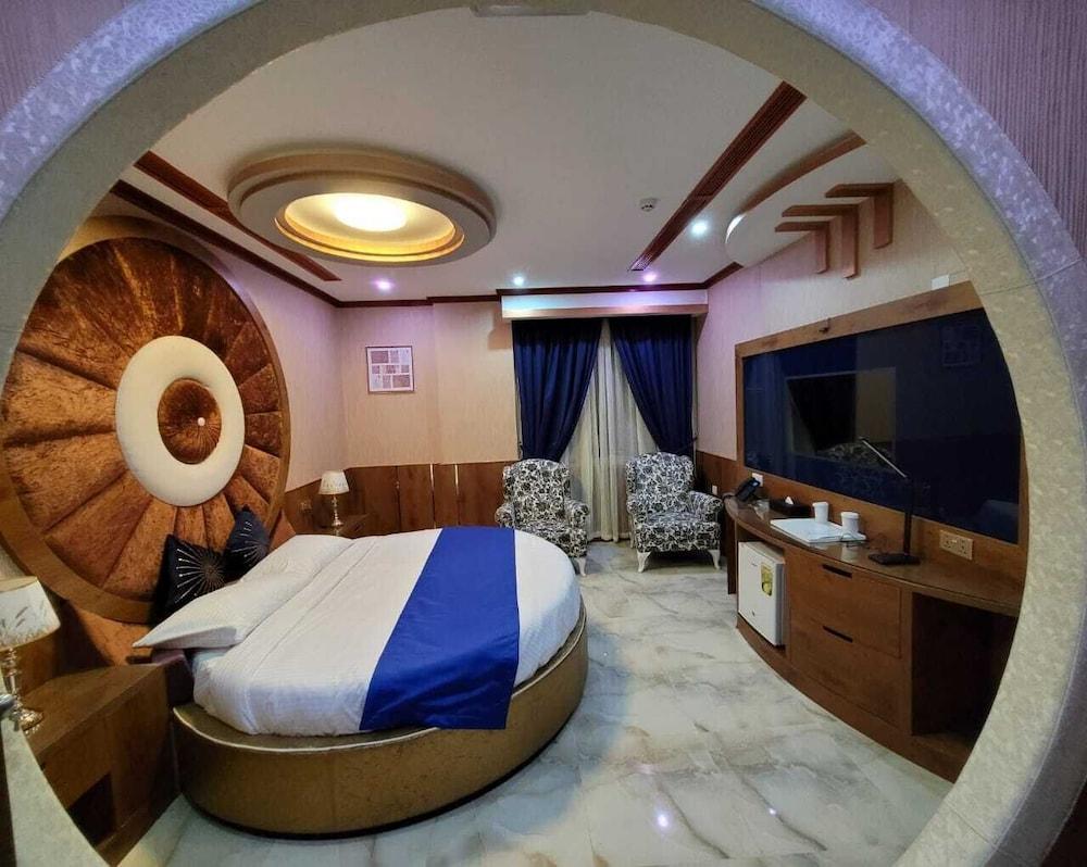 جناح بإطلالة على المدينة