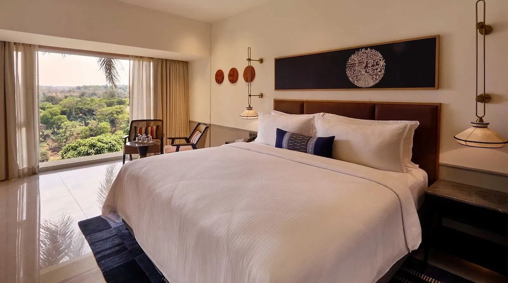 Valley, Queen Bed