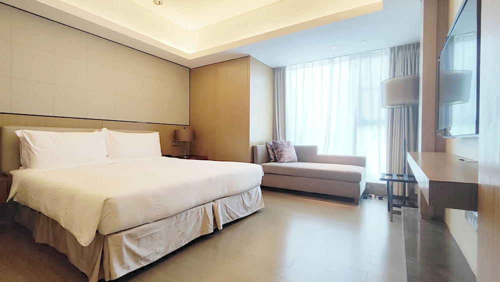 1 Bedroom, Premier, Apartment, King Bed, City View, Kitchen, Ascott IFC Guangzhou 4/10
