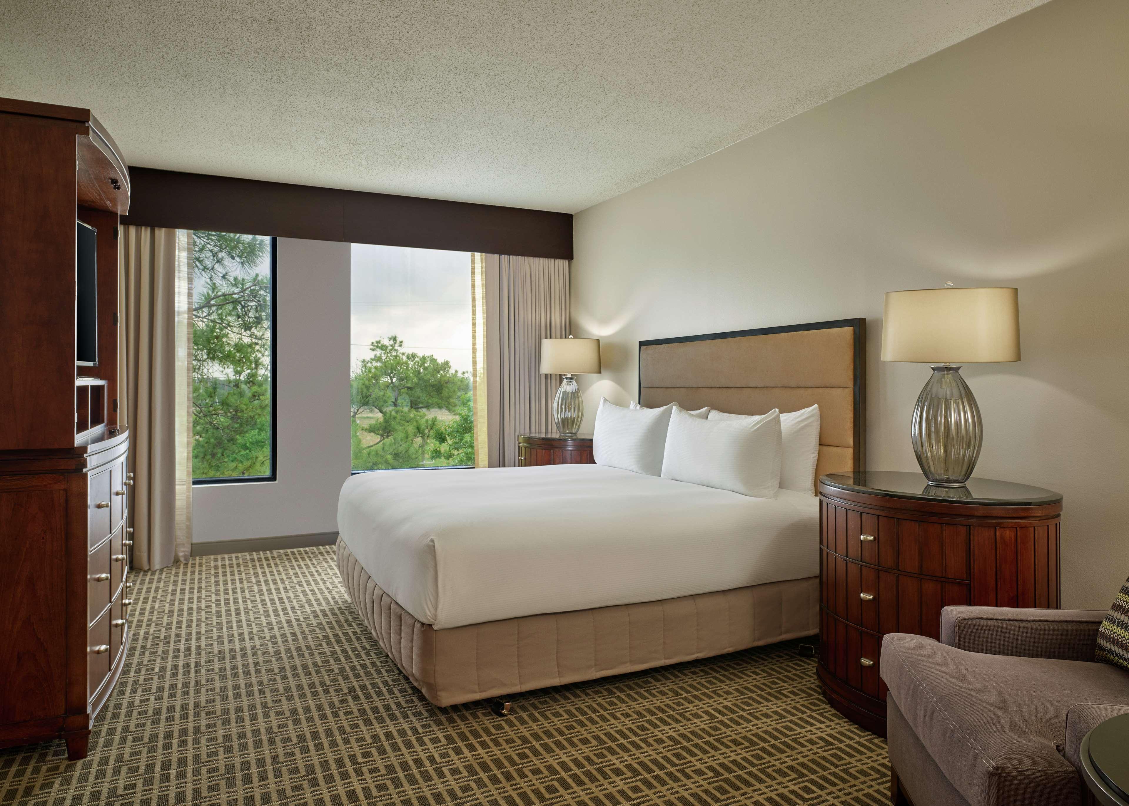 PRESIDENTIAL, 2 ROOMS, SUITE, KING BED