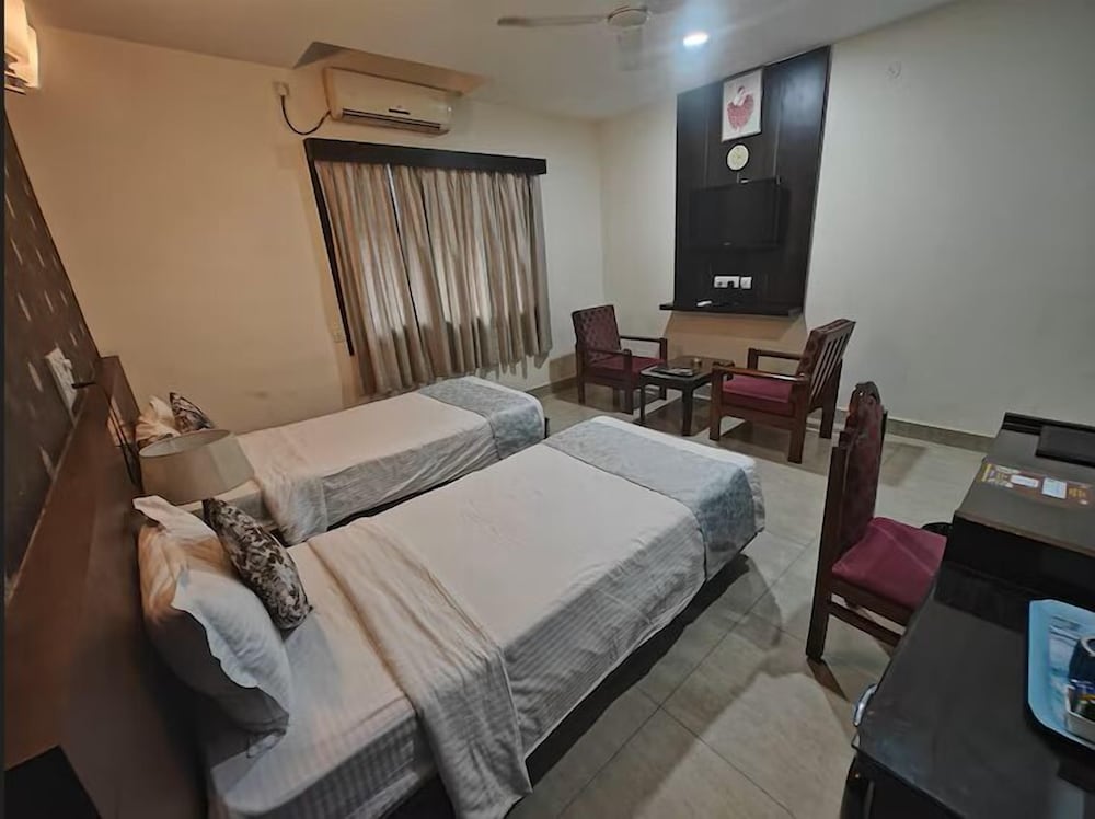 HOTEL RADHIKA REGENCY 16/50
