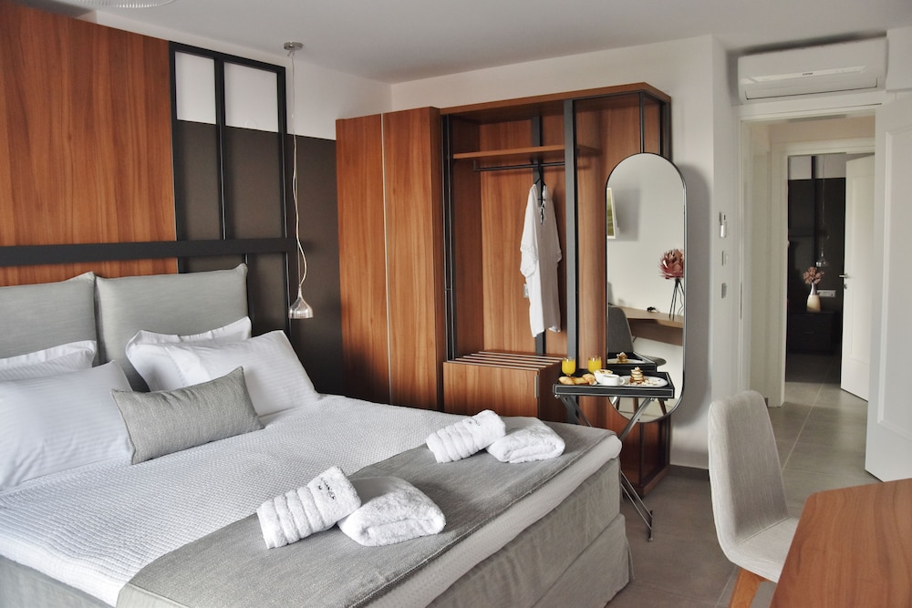 2 BEDROOMS, PREMIUM, QUADRUPLE, 2 KING BEDS