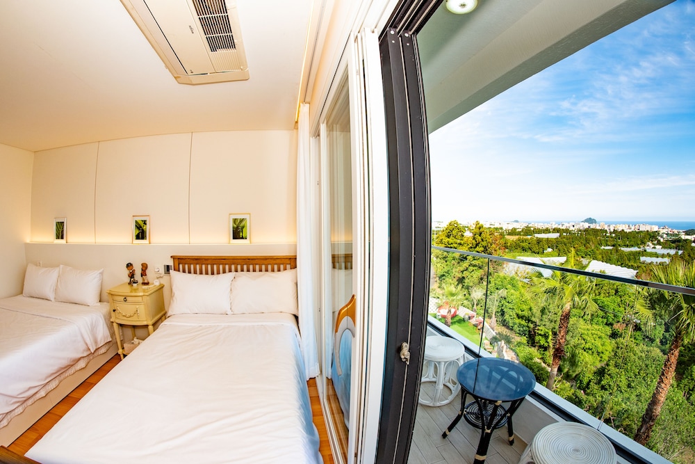 Jeju Bunker Hotel and Resort 14/50