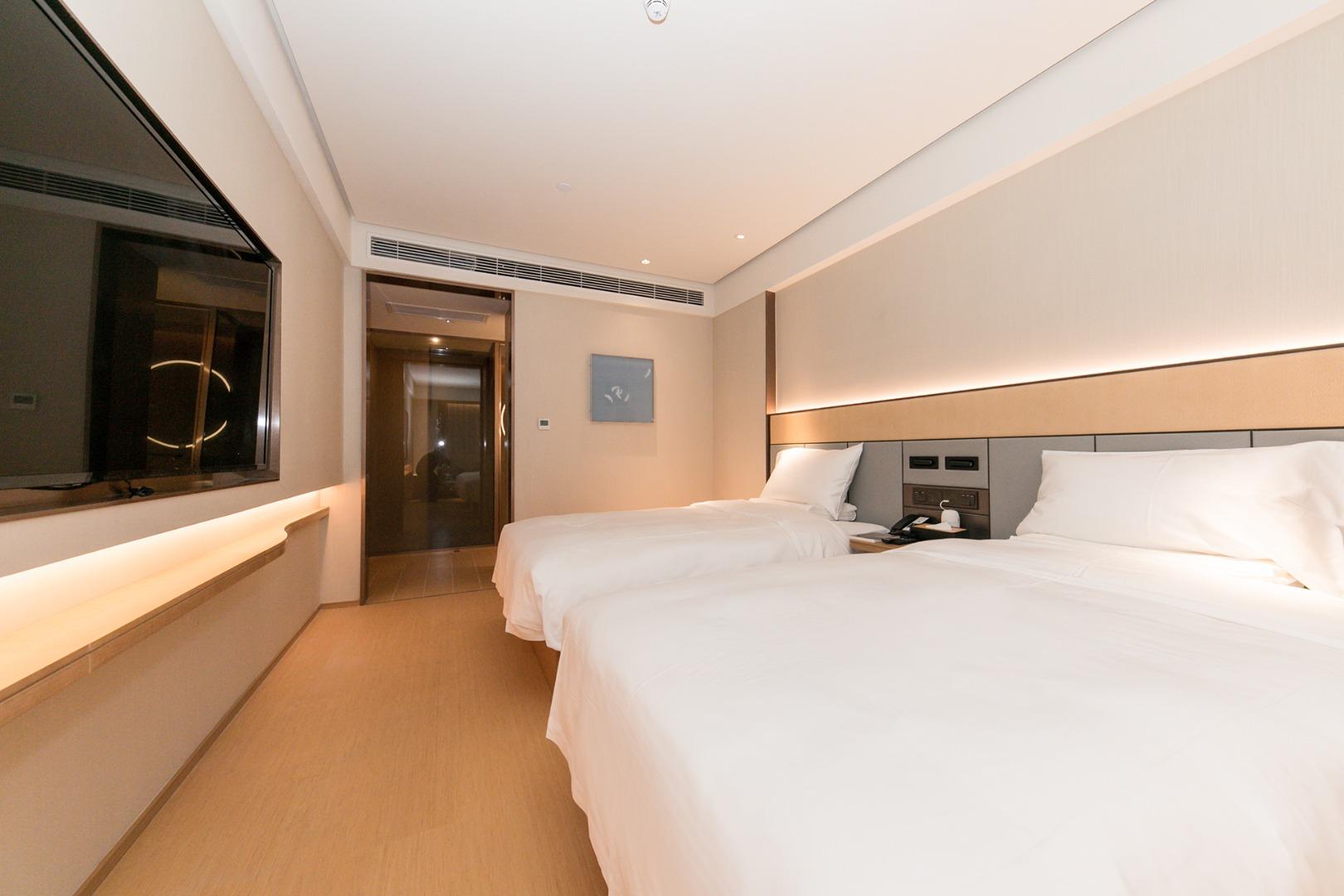 Ji Hotel (Hefei South Railway Station North Square) 14/30