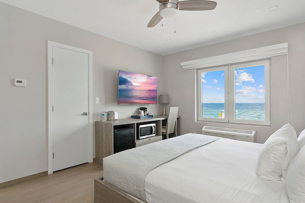 Room, King Bed, Ocean Front
