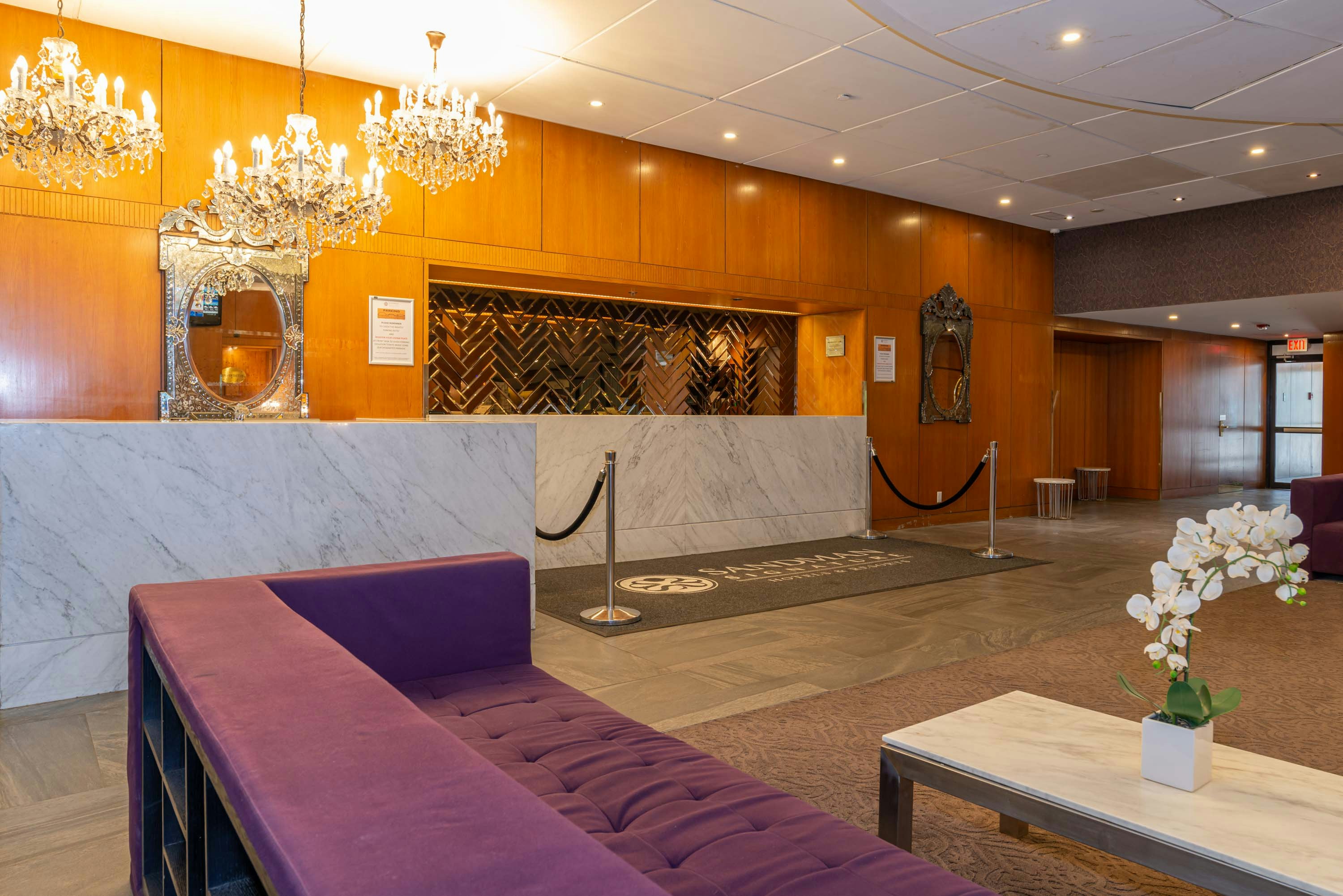 Sandman Signature Edmonton Downtown Hotel 7/46