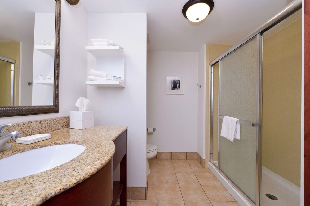 Hampton Inn Suites Wilmington 17/51
