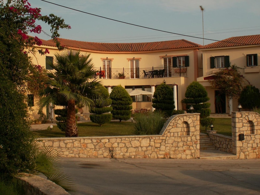 Elanthi Village Hotel 80/85
