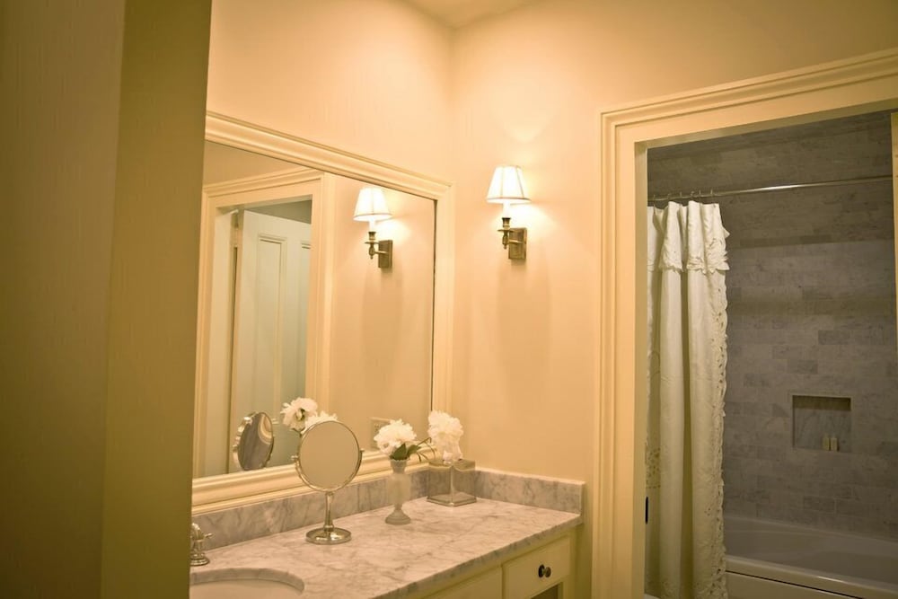 Dunleith Historic Inn 55/57