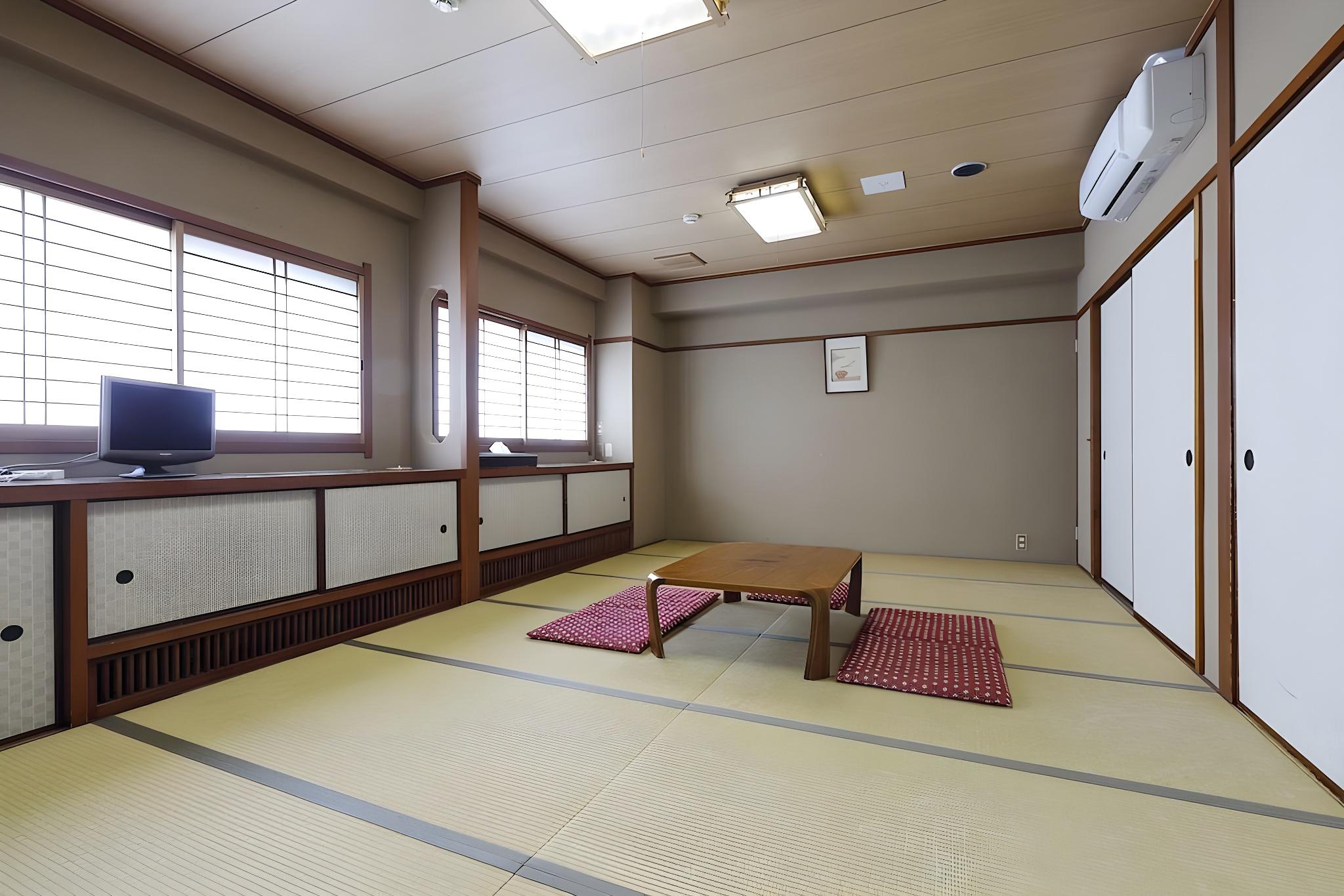 DELUXE, NO TOILET, NO BATHROOM