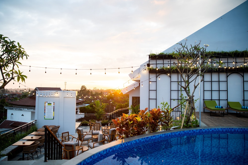 RV Hotel Gianyar 33/35