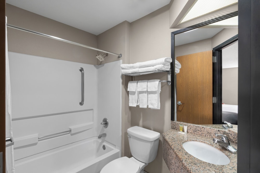 جناح بسرير كينج مع أريكة، Super 8 by Wyndham Chattanooga East/Hamilton Place 5/6