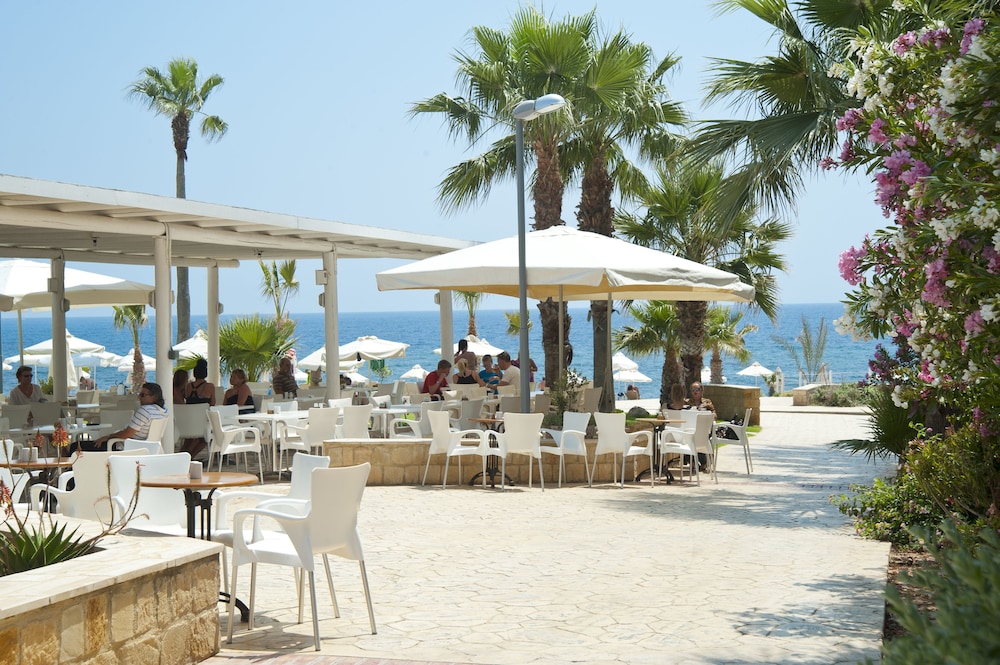 Akti Beach Hotel & Village Resort 64/68