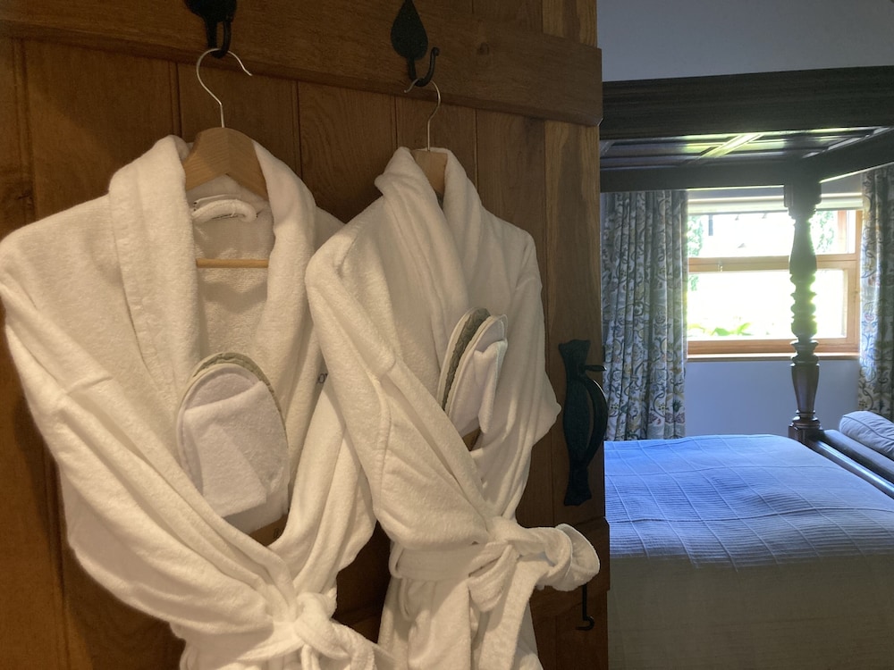 Old Downton Lodge 23/50