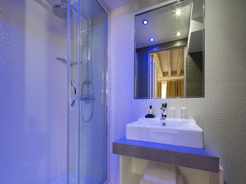 Hotel Jacques de Molay 42/44