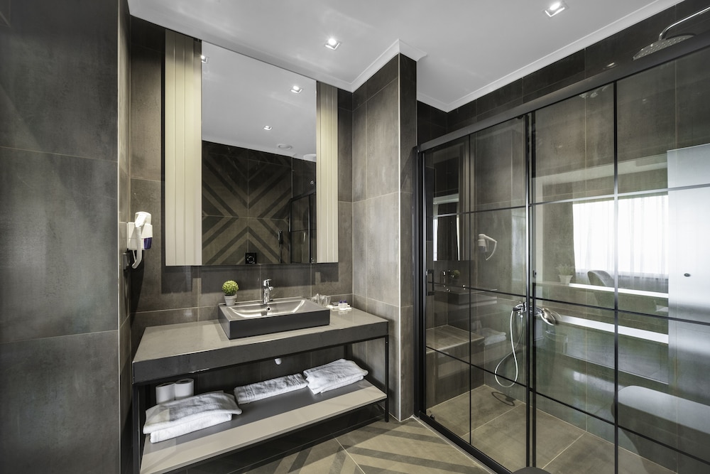 Riviera Hotel & Spa 17/55