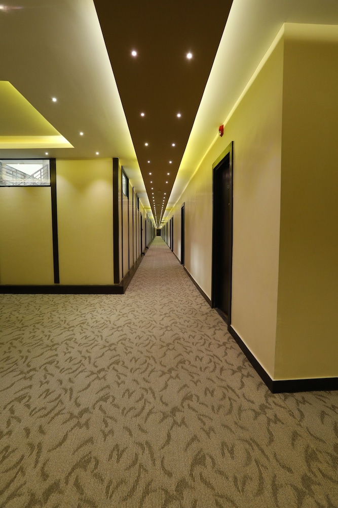 United Business Hotel 24/27