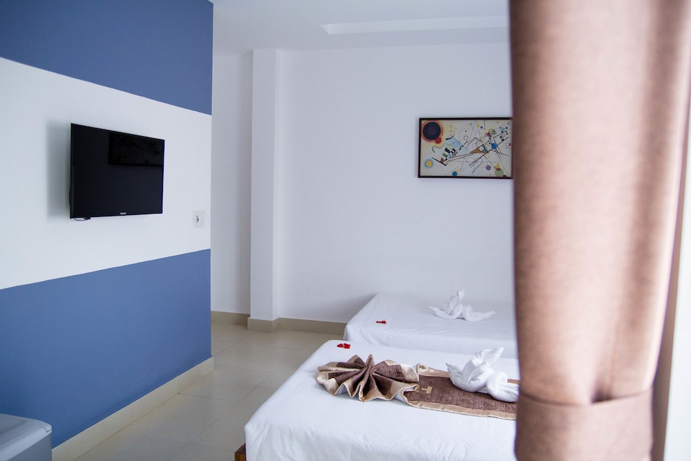 Poetic Hue Hotel 20/50