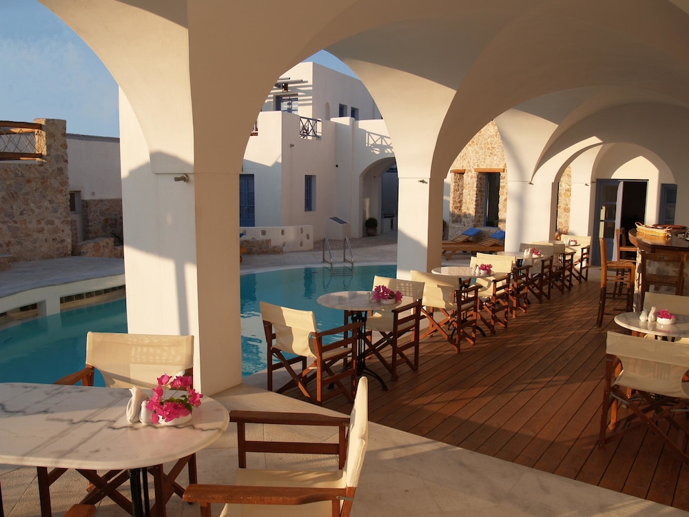 Meltemi Luxury Suites 12/18