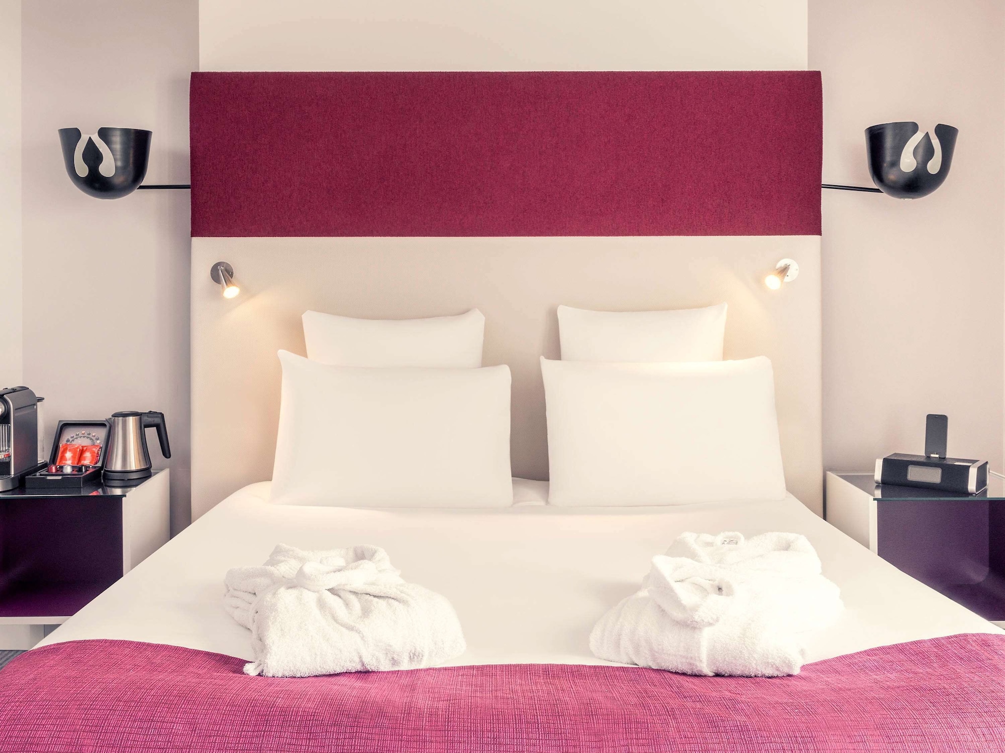 PRIVILEGE, DOUBLE BED