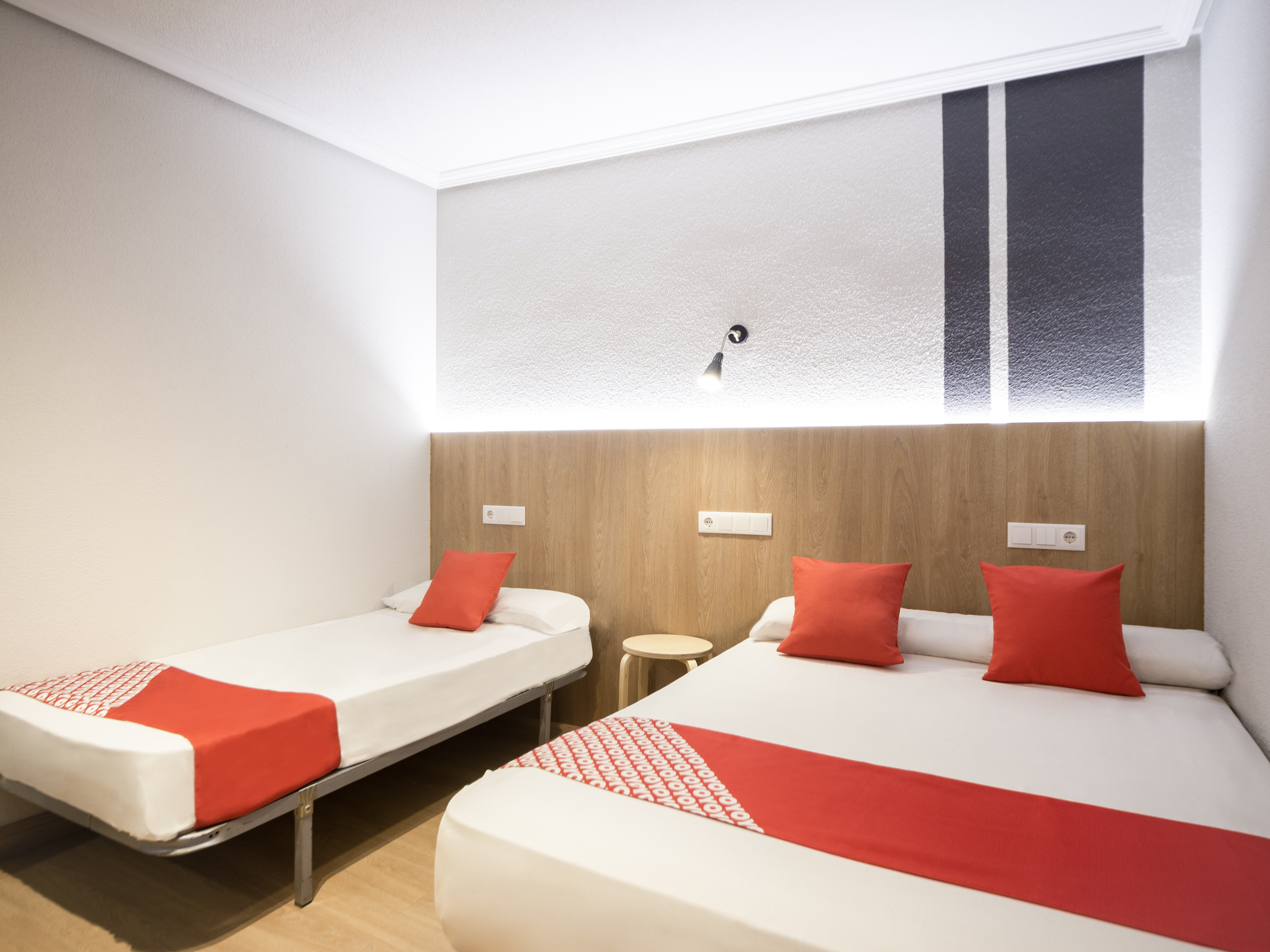Hostal Uria 12/28