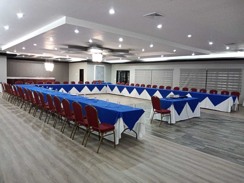 La Quinta Hotel 52/54