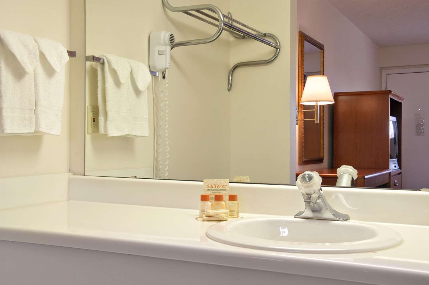 Days Inn by Wyndham Plainfield 3/3