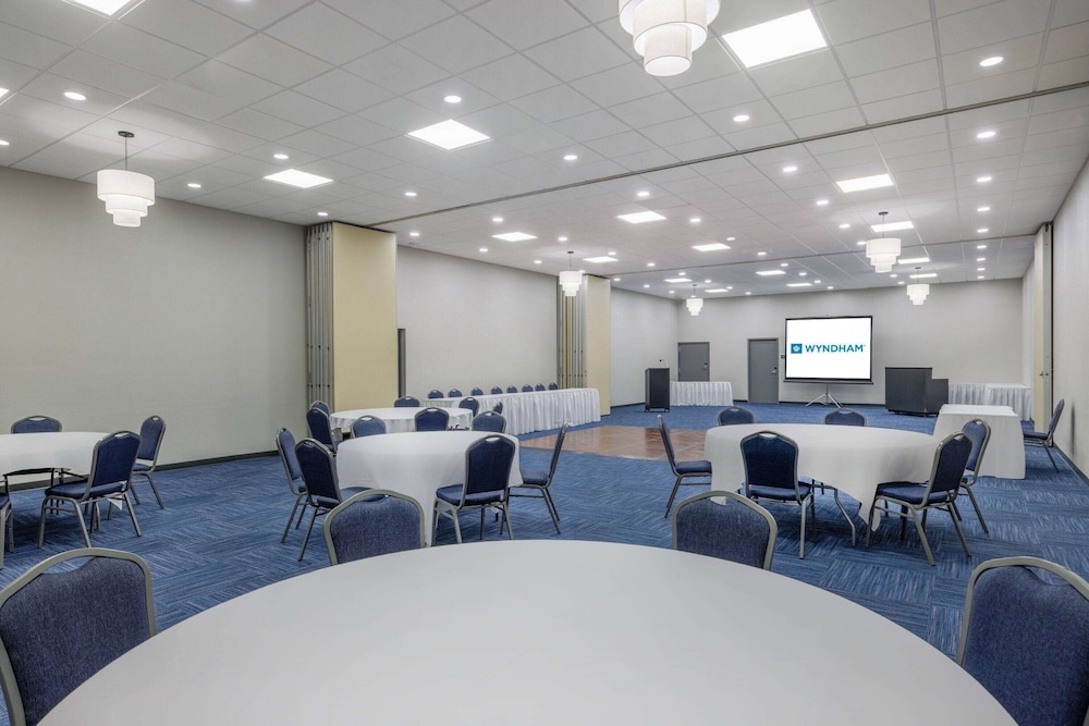 Wingate by Wyndham Wichita Airport 43/49