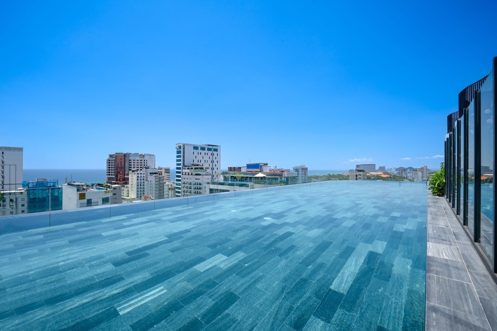 Golden Lotus Grand Hotel 44/49